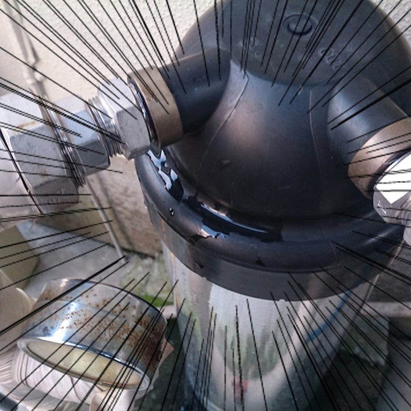 破損して漏水したセントラル浄水器